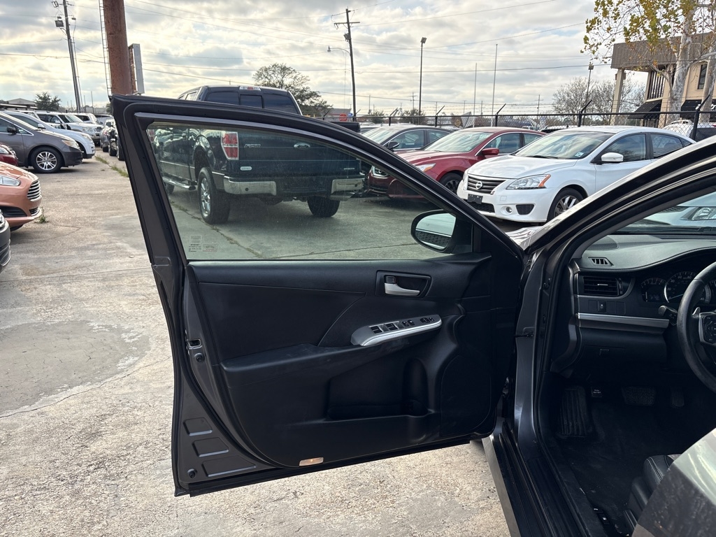 Toyota Camry 4dr Sdn V6 Auto XLE (Natl) 2013