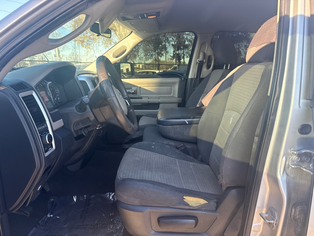 RAM 1500 2WD Quad Cab 140.5" SLT 2011