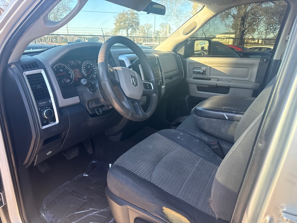 RAM 1500 2WD Quad Cab 140.5" SLT 2011