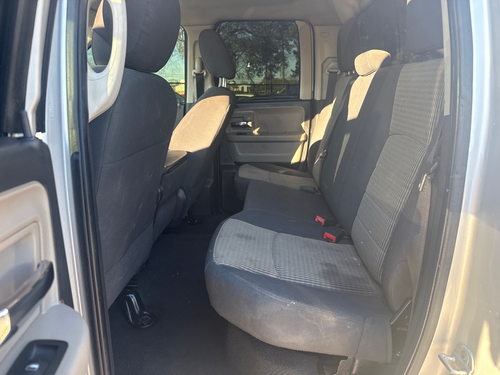 RAM 1500 2WD Quad Cab 140.5" SLT 2011