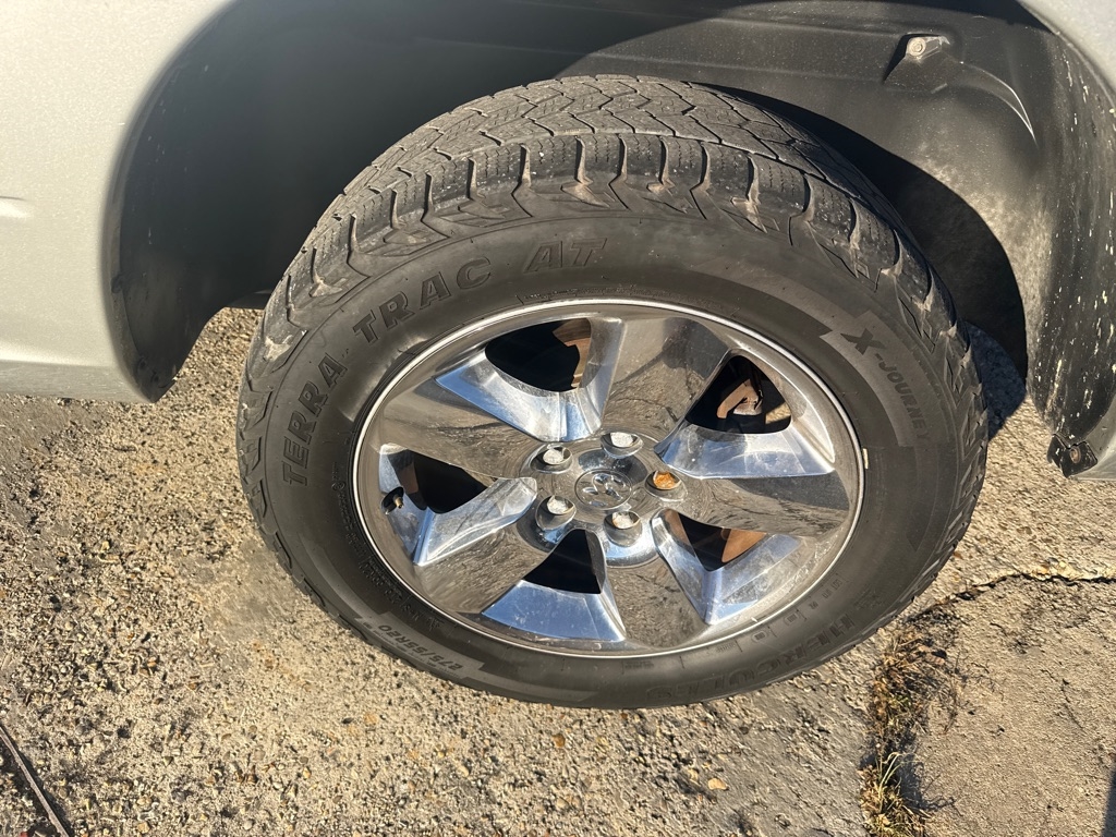 RAM 1500 2WD Quad Cab 140.5" SLT 2011