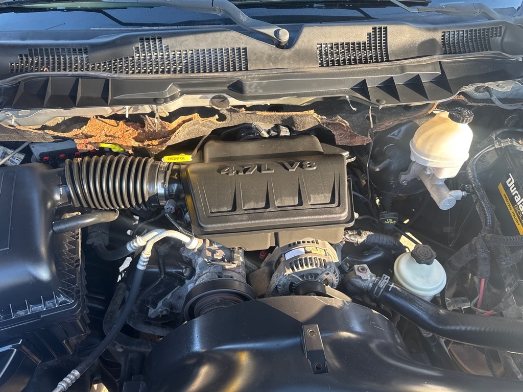 RAM 1500 2WD Quad Cab 140.5" SLT 2011