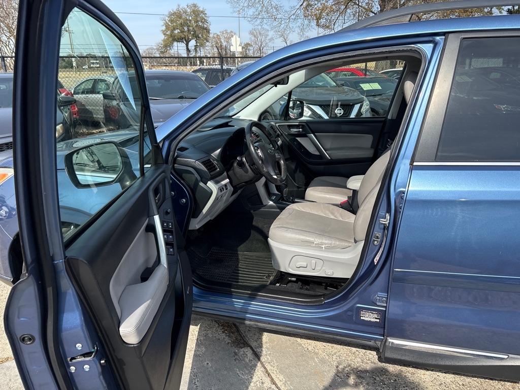 Subaru Forester 4dr CVT 2.5i Touring PZEV 2015