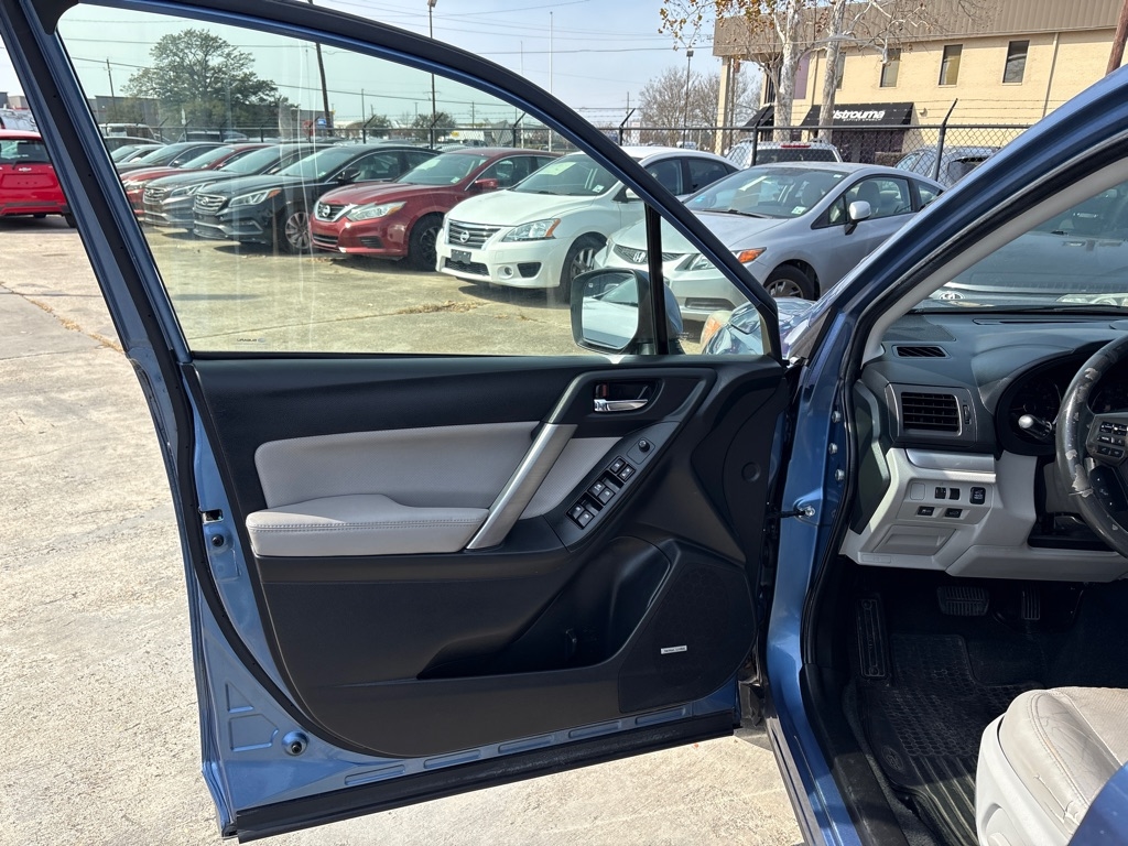 Subaru Forester 4dr CVT 2.5i Touring PZEV 2015