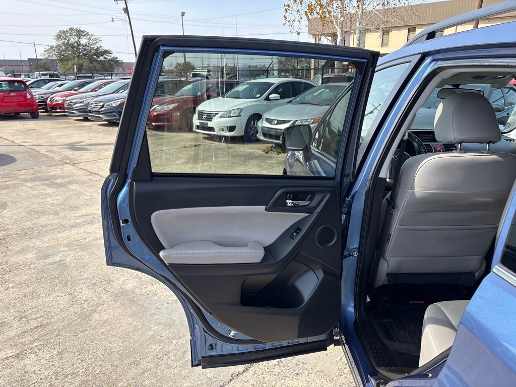 Subaru Forester 4dr CVT 2.5i Touring PZEV 2015