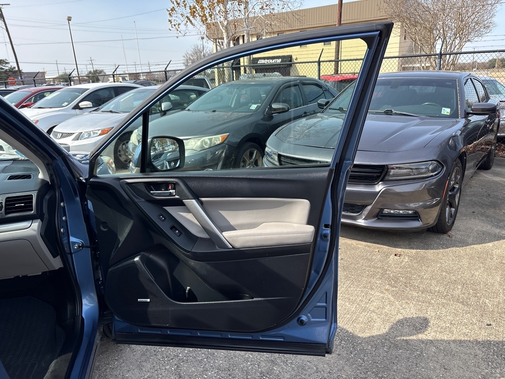 Subaru Forester 4dr CVT 2.5i Touring PZEV 2015