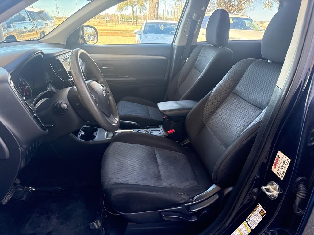 Mitsubishi Outlander 2WD 4dr ES 2014