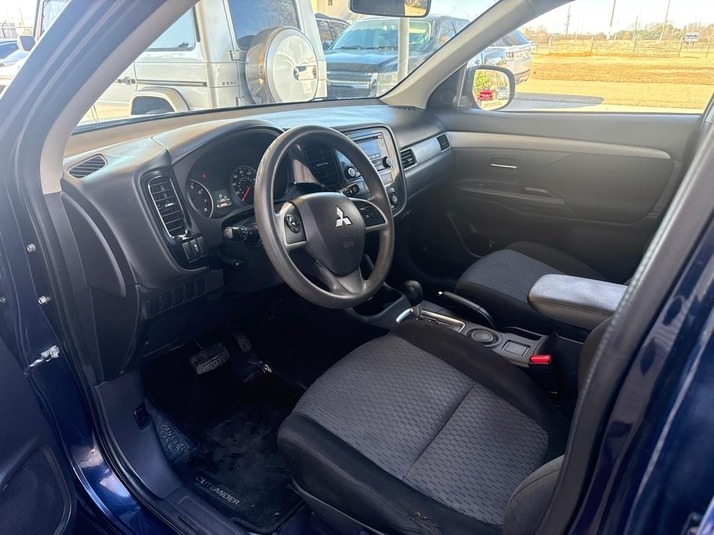 Mitsubishi Outlander 2WD 4dr ES 2014