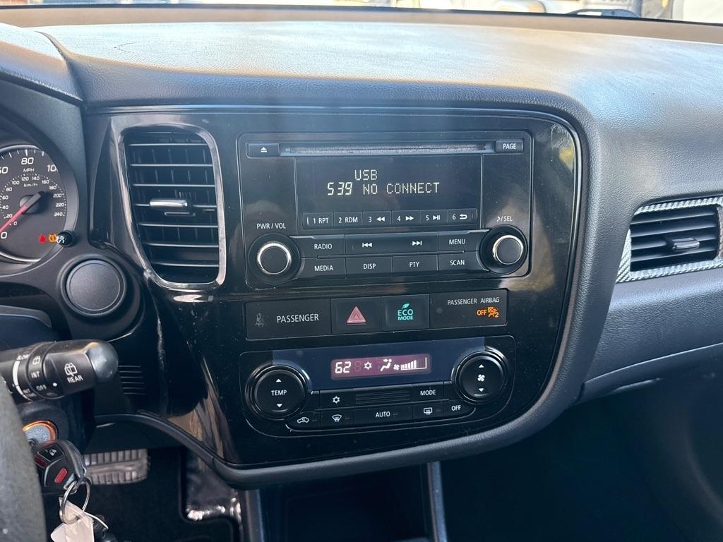 Mitsubishi Outlander 2WD 4dr ES 2014