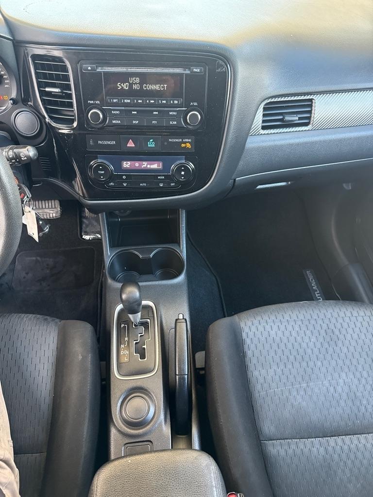 Mitsubishi Outlander 2WD 4dr ES 2014