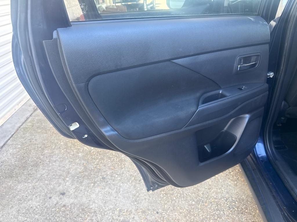 Mitsubishi Outlander 2WD 4dr ES 2014