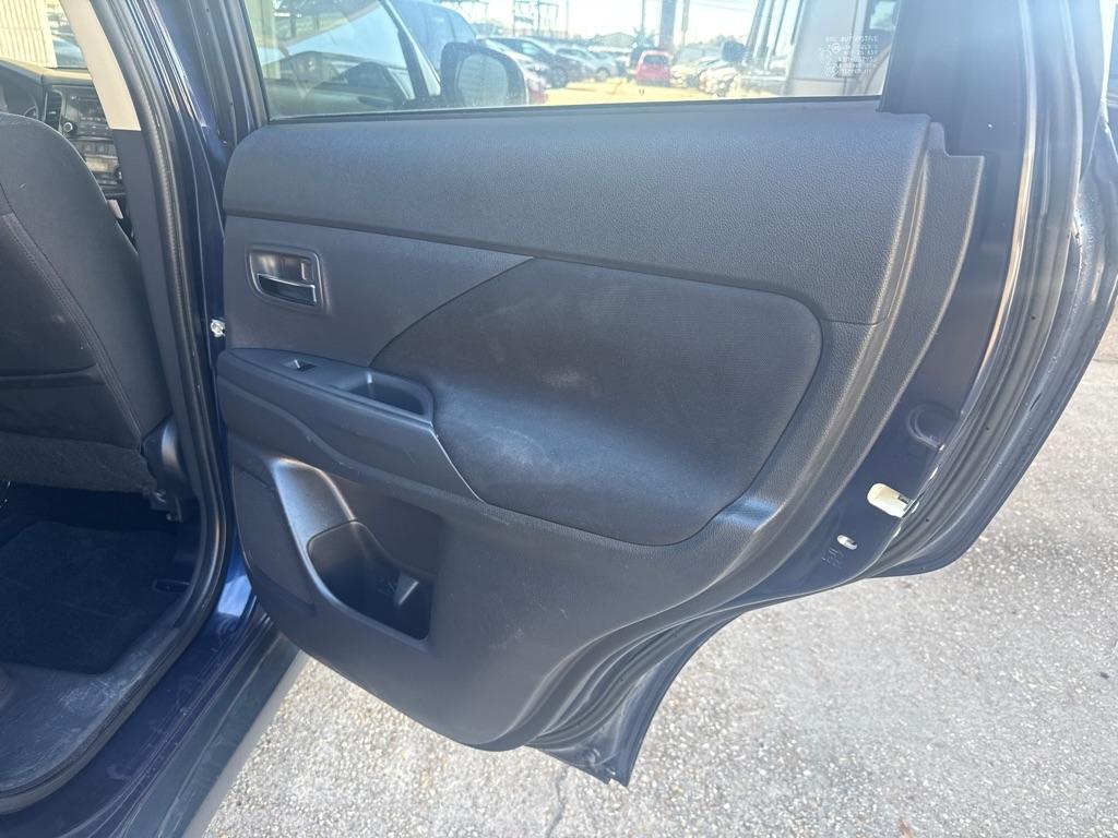 Mitsubishi Outlander 2WD 4dr ES 2014