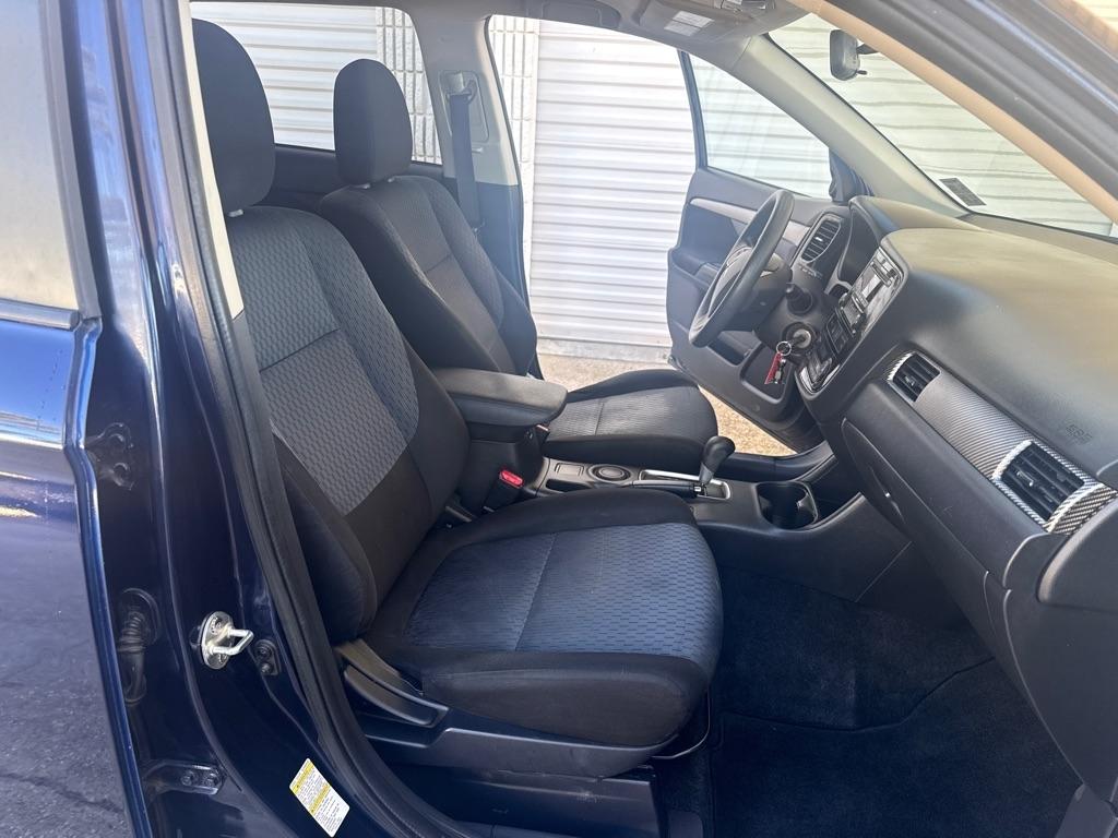 Mitsubishi Outlander 2WD 4dr ES 2014