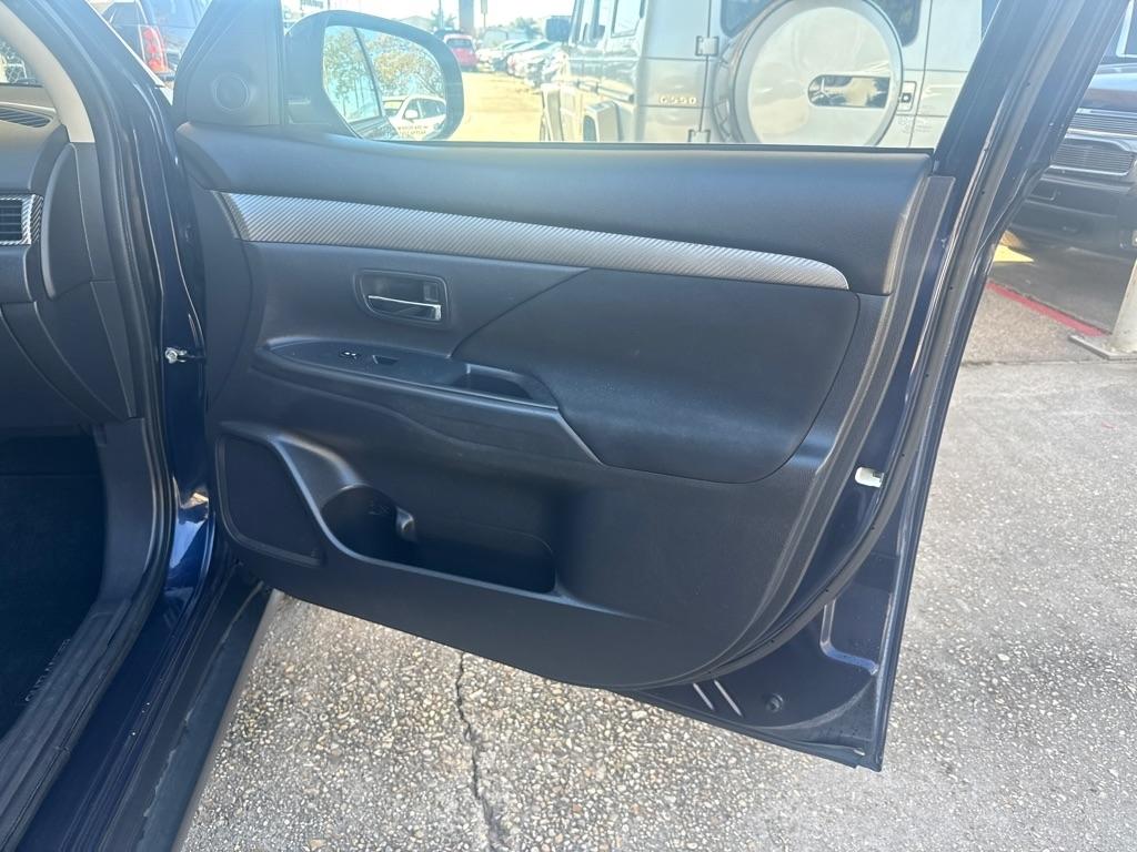 Mitsubishi Outlander 2WD 4dr ES 2014