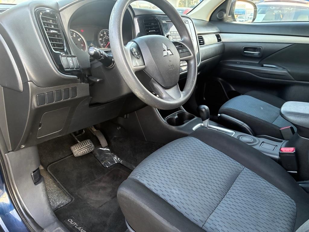 Mitsubishi Outlander 2WD 4dr ES 2014