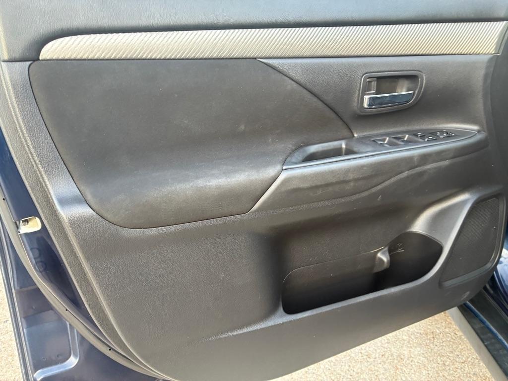 Mitsubishi Outlander 2WD 4dr ES 2014