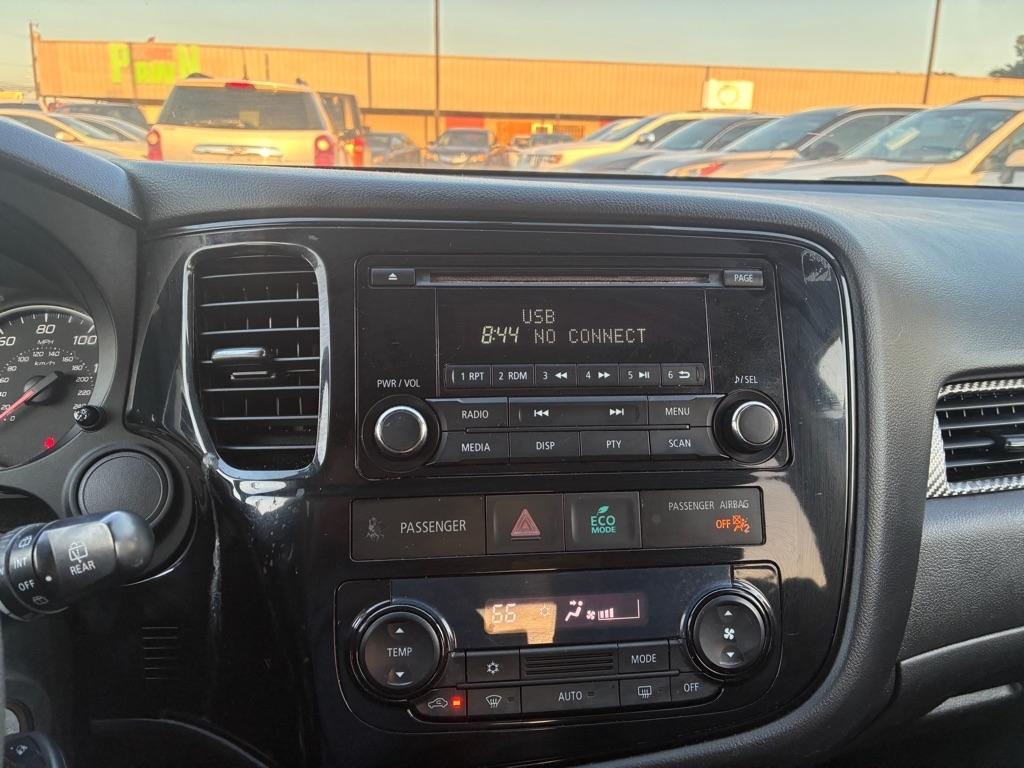 Mitsubishi Outlander 2WD 4dr ES 2014