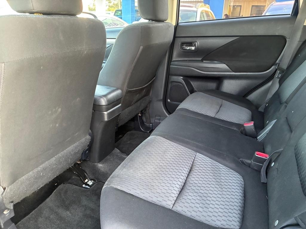Mitsubishi Outlander 2WD 4dr ES 2014