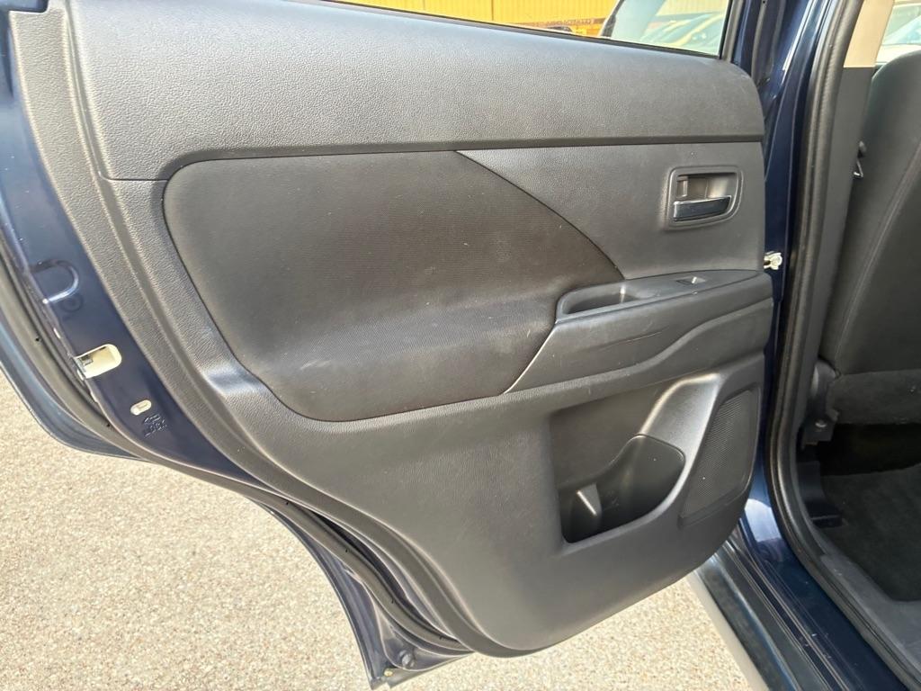 Mitsubishi Outlander 2WD 4dr ES 2014