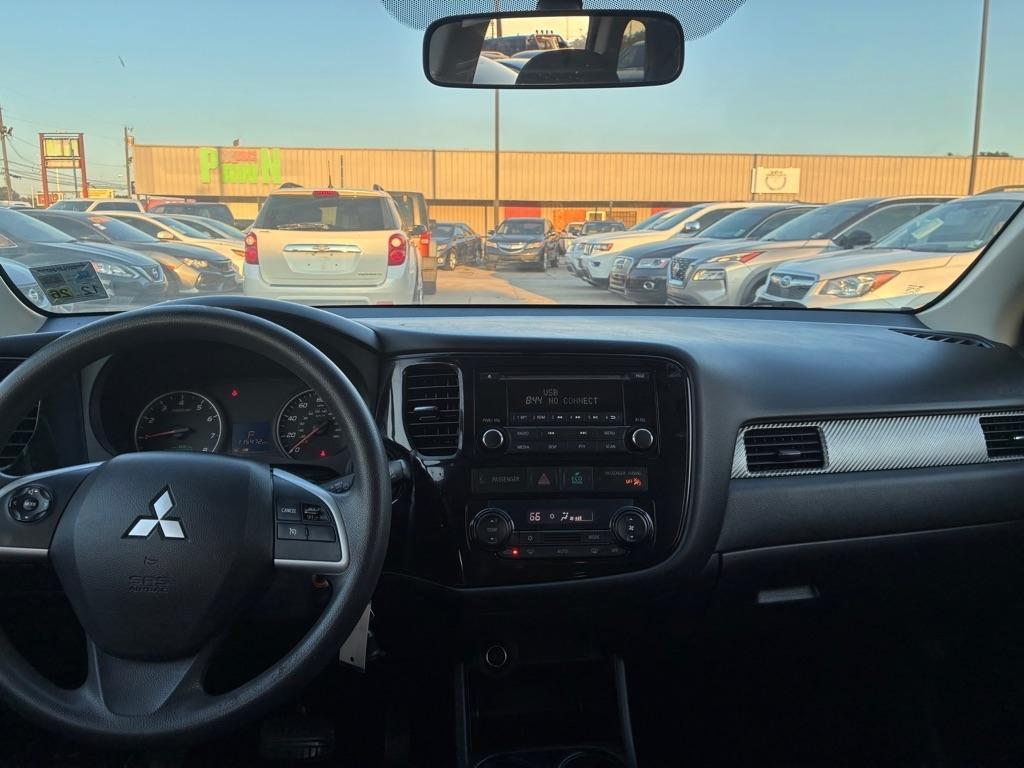 Mitsubishi Outlander 2WD 4dr ES 2014