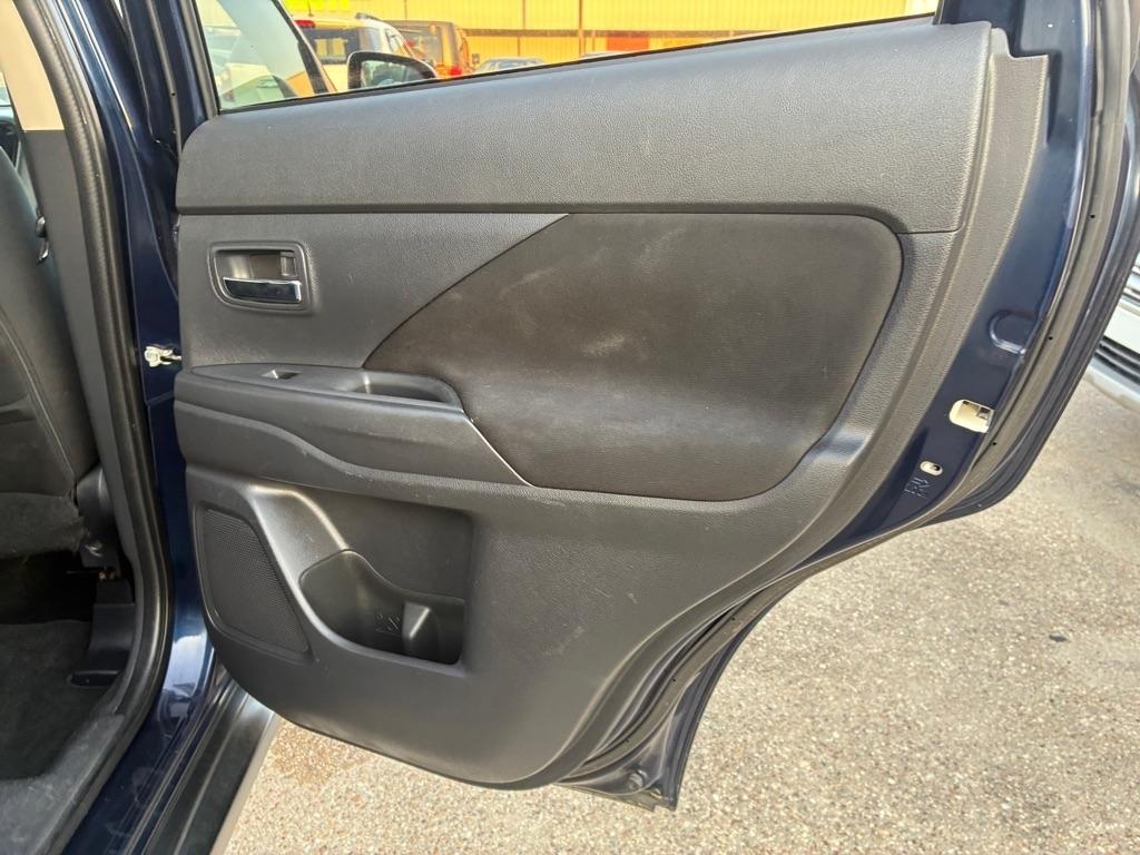 Mitsubishi Outlander 2WD 4dr ES 2014