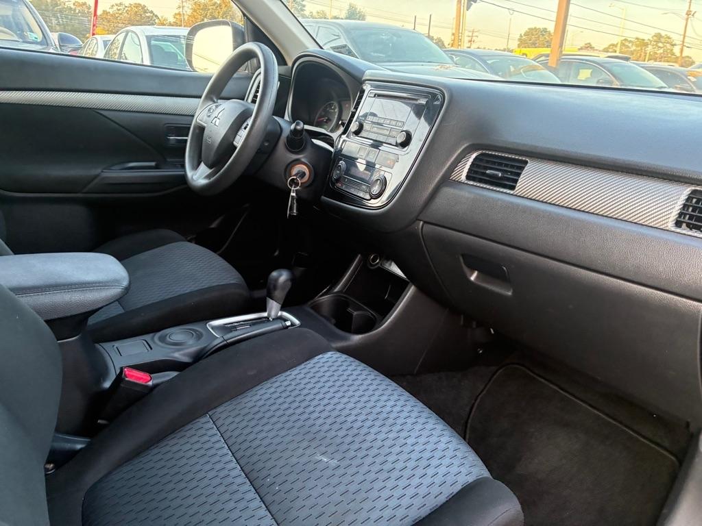 Mitsubishi Outlander 2WD 4dr ES 2014