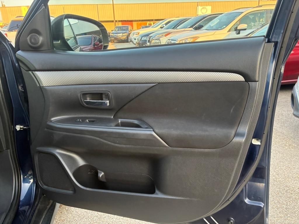 Mitsubishi Outlander 2WD 4dr ES 2014