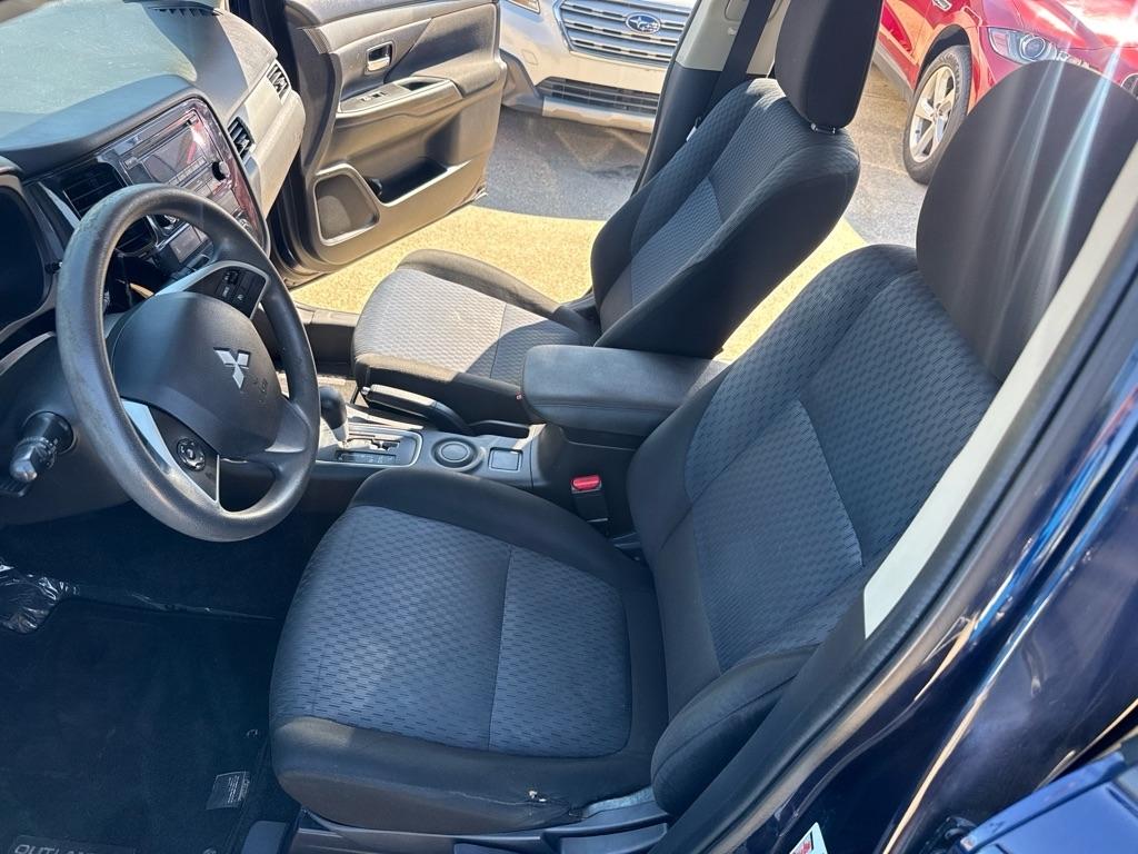 Mitsubishi Outlander 2WD 4dr ES 2014