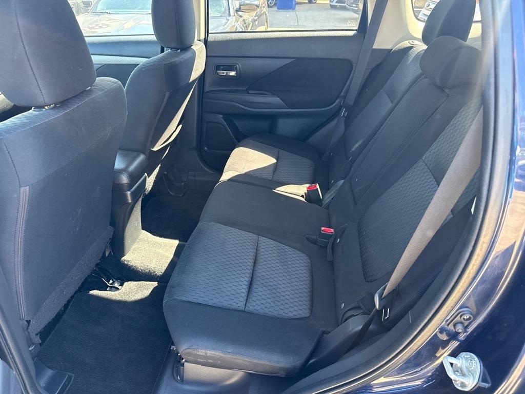 Mitsubishi Outlander 2WD 4dr ES 2014
