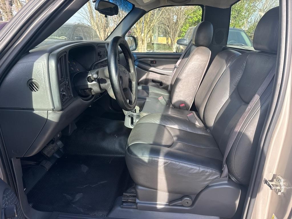 Chevrolet Silverado 1500 Reg Cab 133.0" WB 2WD Work Truck 2006