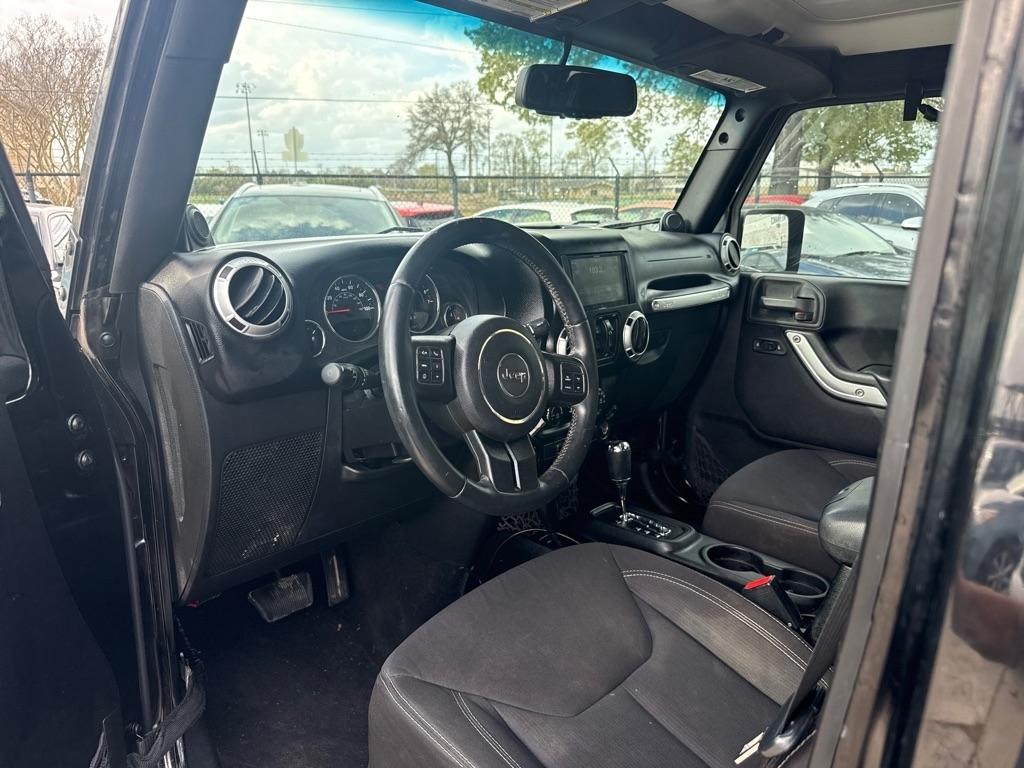 Jeep Wrangler Unlimited 4WD 4dr Sahara 2013