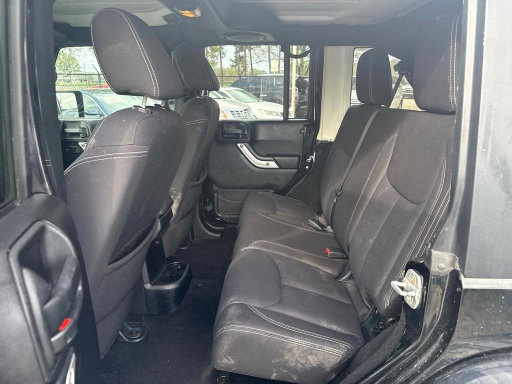 Jeep Wrangler Unlimited 4WD 4dr Sahara 2013