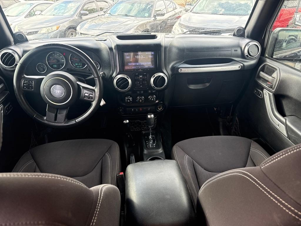 Jeep Wrangler Unlimited 4WD 4dr Sahara 2013