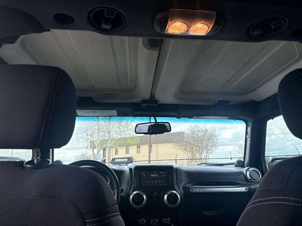 Jeep Wrangler Unlimited 4WD 4dr Sahara 2013