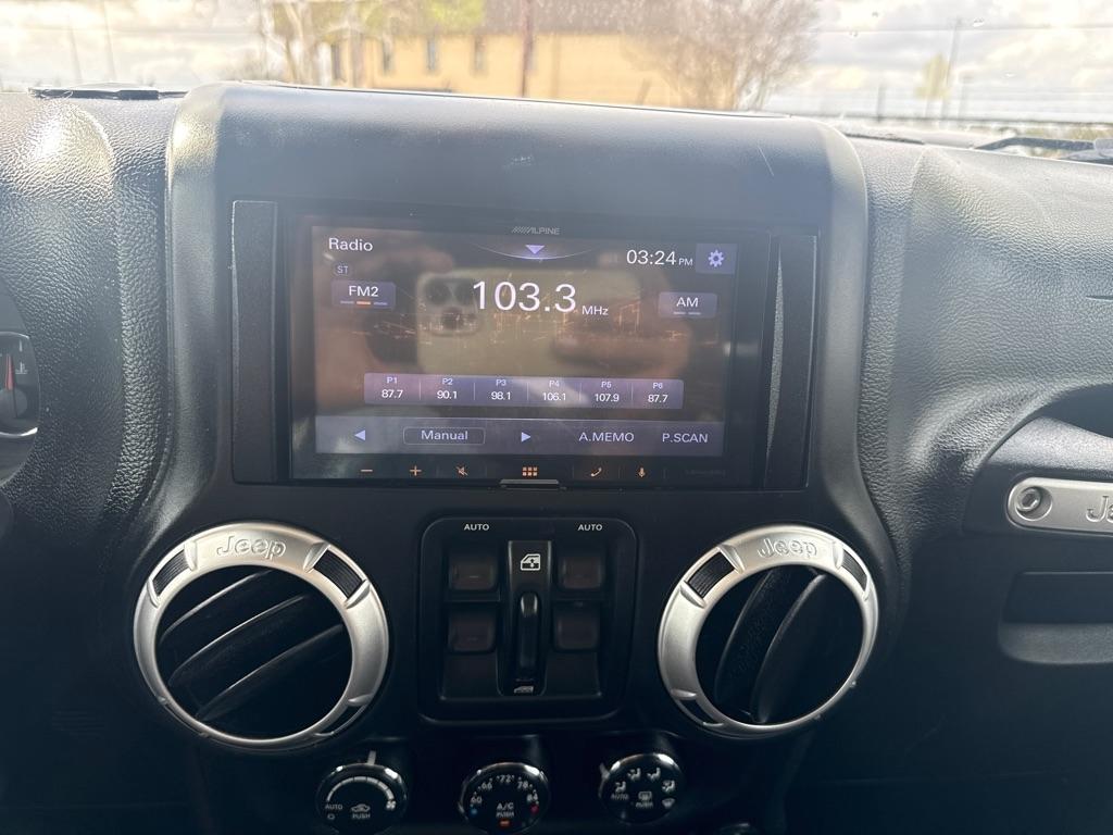 Jeep Wrangler Unlimited 4WD 4dr Sahara 2013