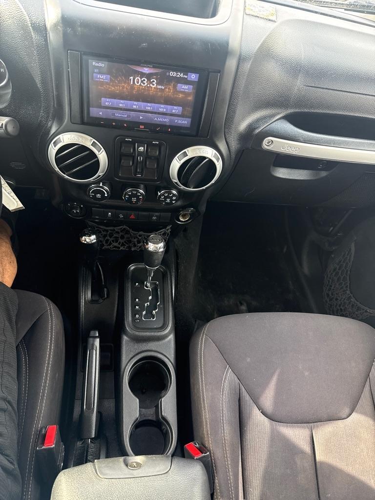 Jeep Wrangler Unlimited 4WD 4dr Sahara 2013