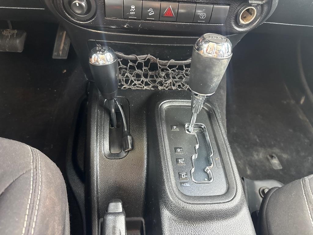 Jeep Wrangler Unlimited 4WD 4dr Sahara 2013