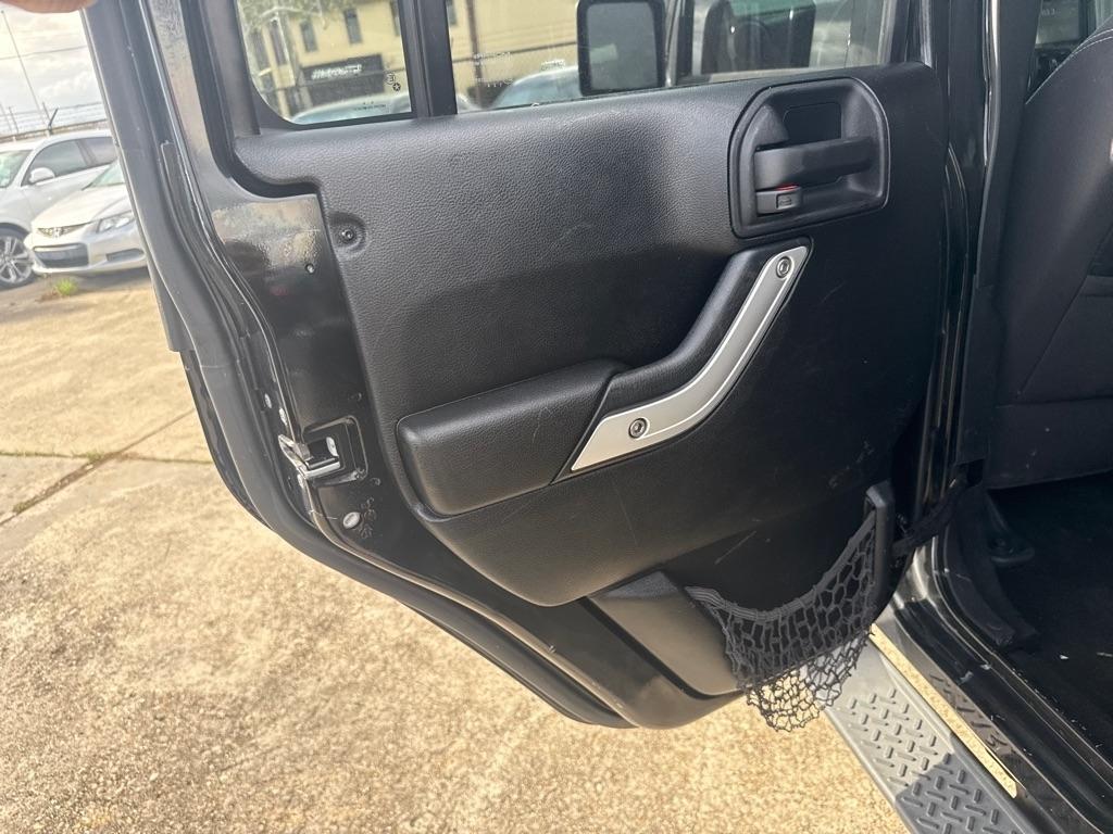 Jeep Wrangler Unlimited 4WD 4dr Sahara 2013