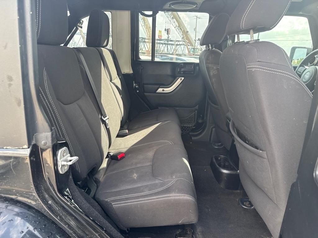 Jeep Wrangler Unlimited 4WD 4dr Sahara 2013