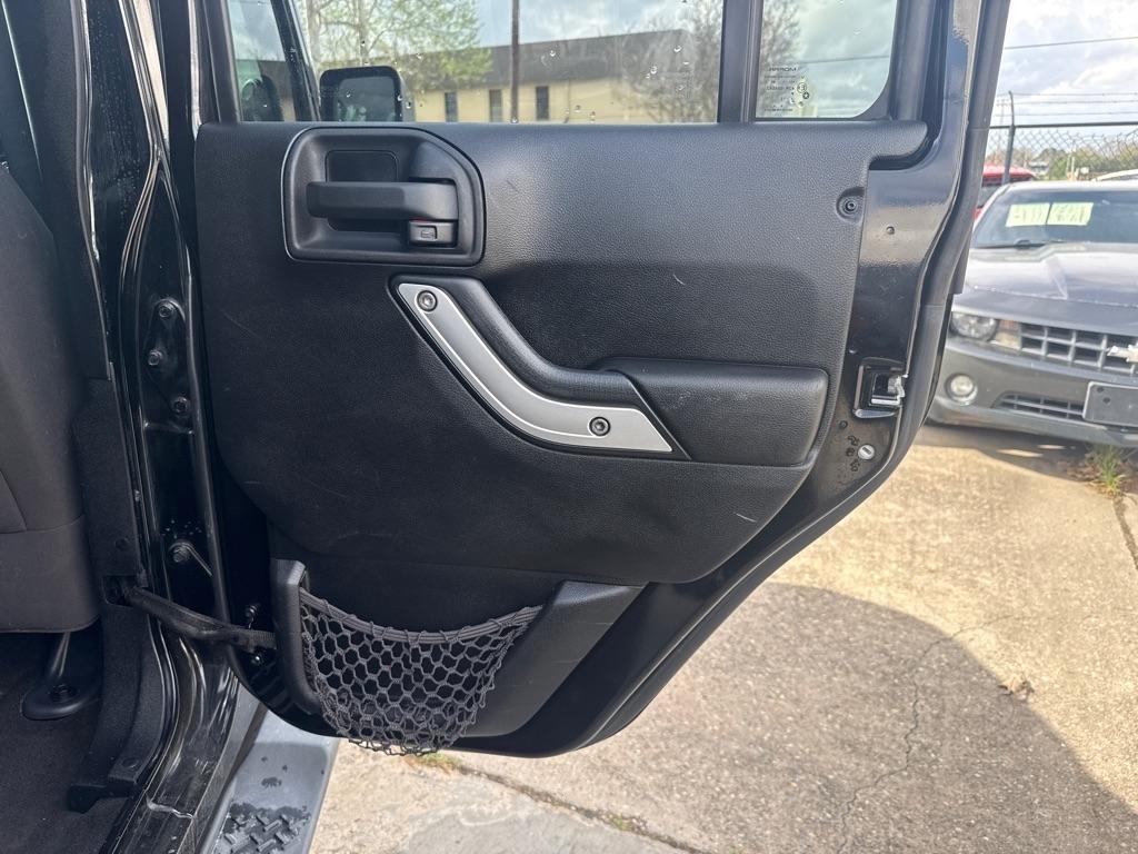 Jeep Wrangler Unlimited 4WD 4dr Sahara 2013