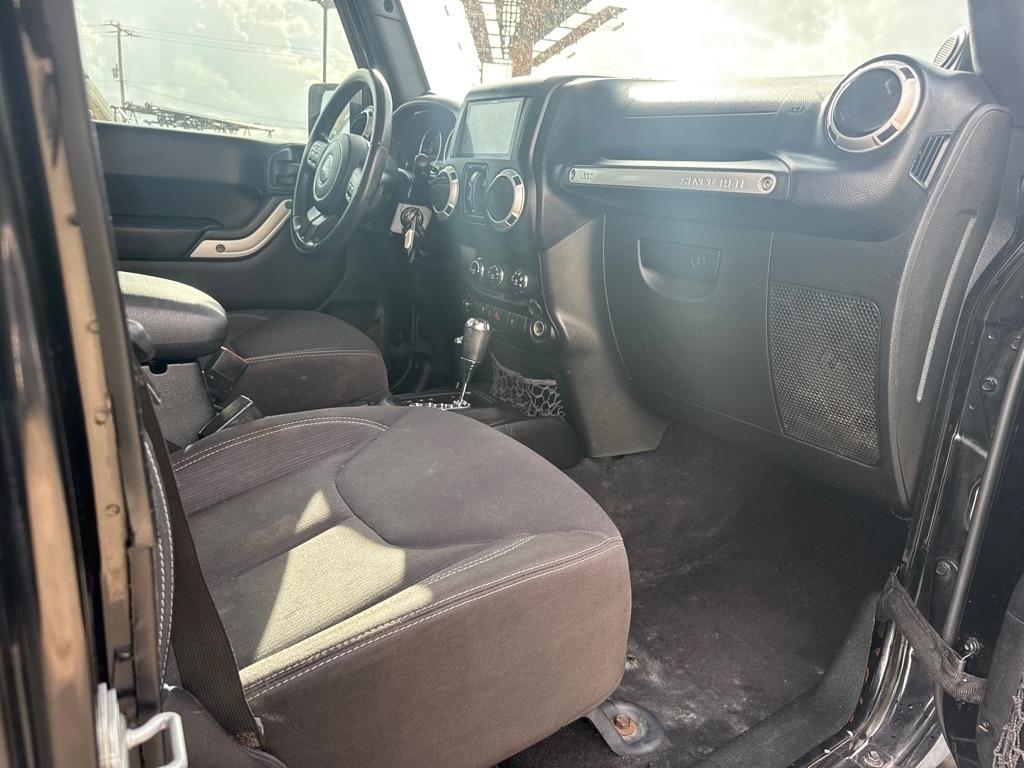 Jeep Wrangler Unlimited 4WD 4dr Sahara 2013