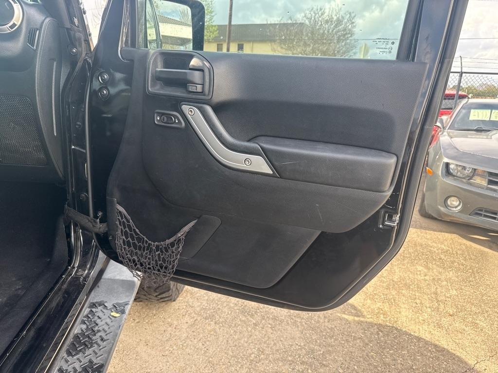 Jeep Wrangler Unlimited 4WD 4dr Sahara 2013