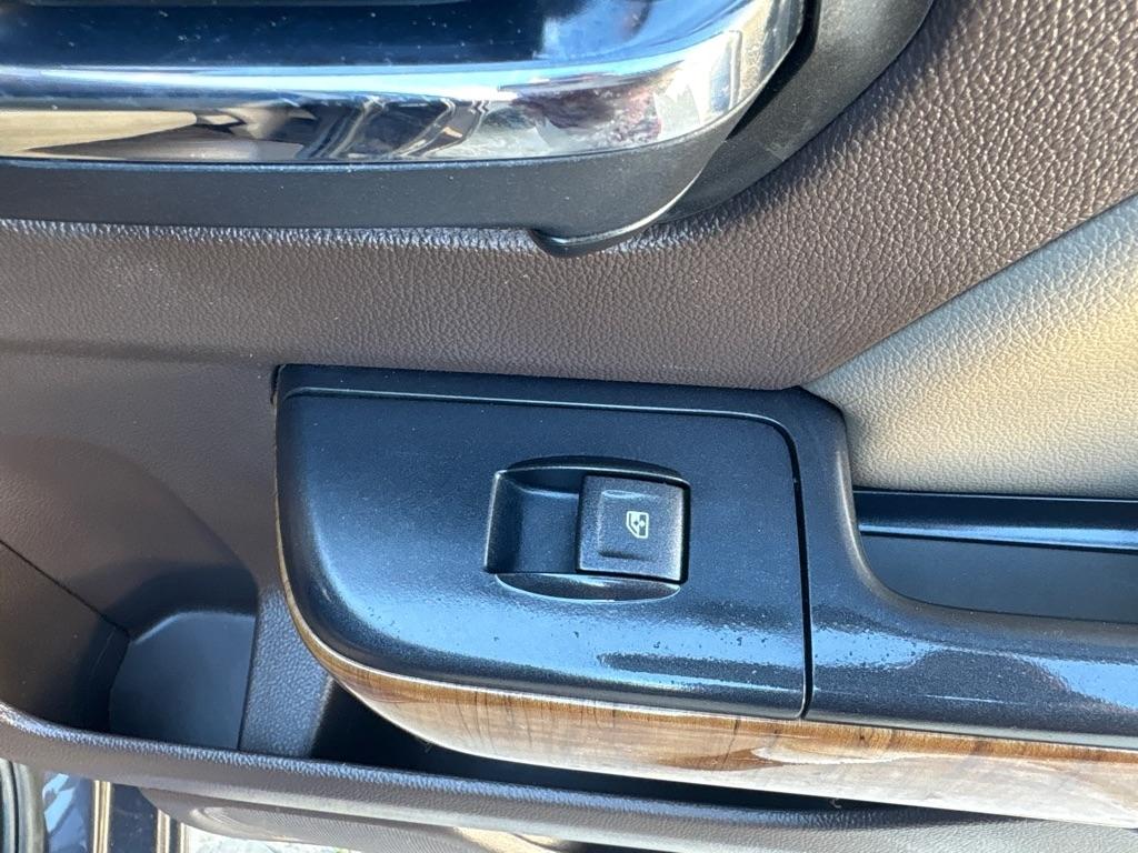 GMC Sierra 1500 4WD Crew Cab 143.5" SLT 2014