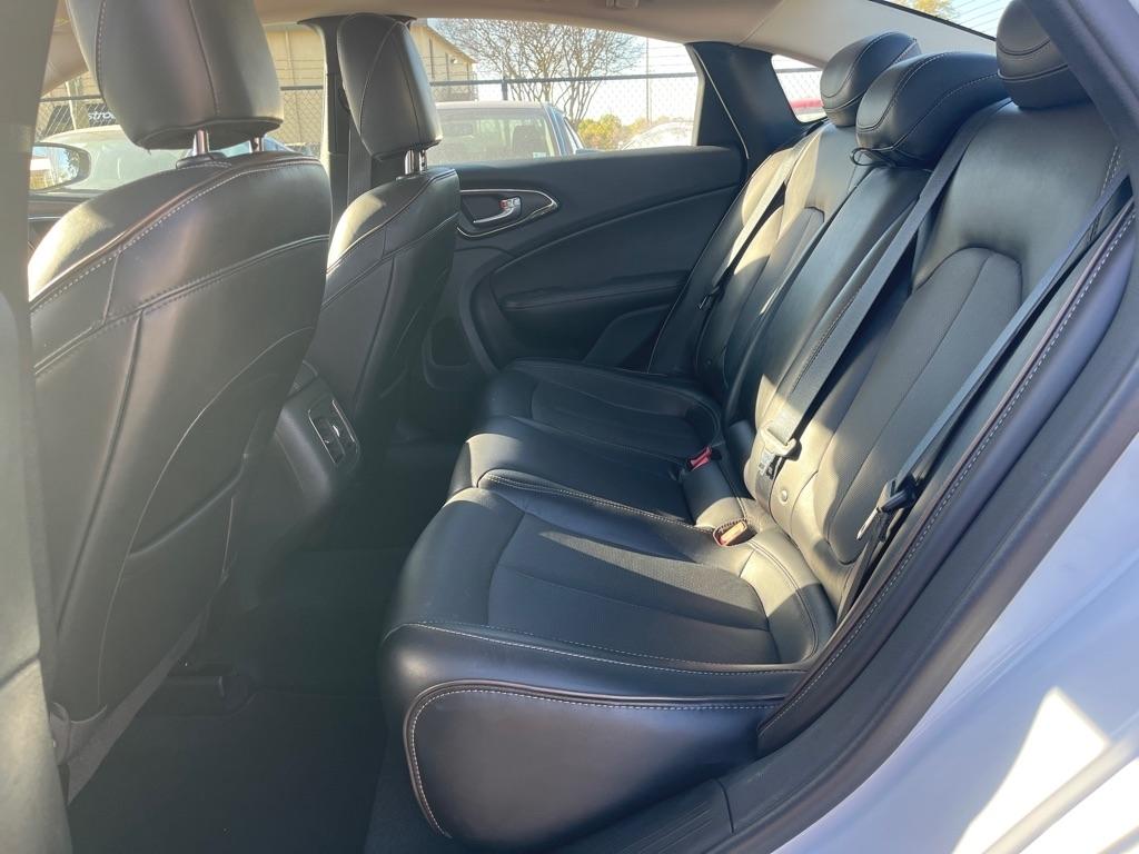 Chrysler 200 4dr Sdn C FWD 2015