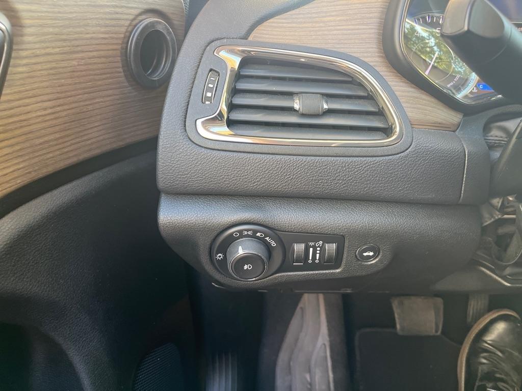 Chrysler 200 4dr Sdn C FWD 2015