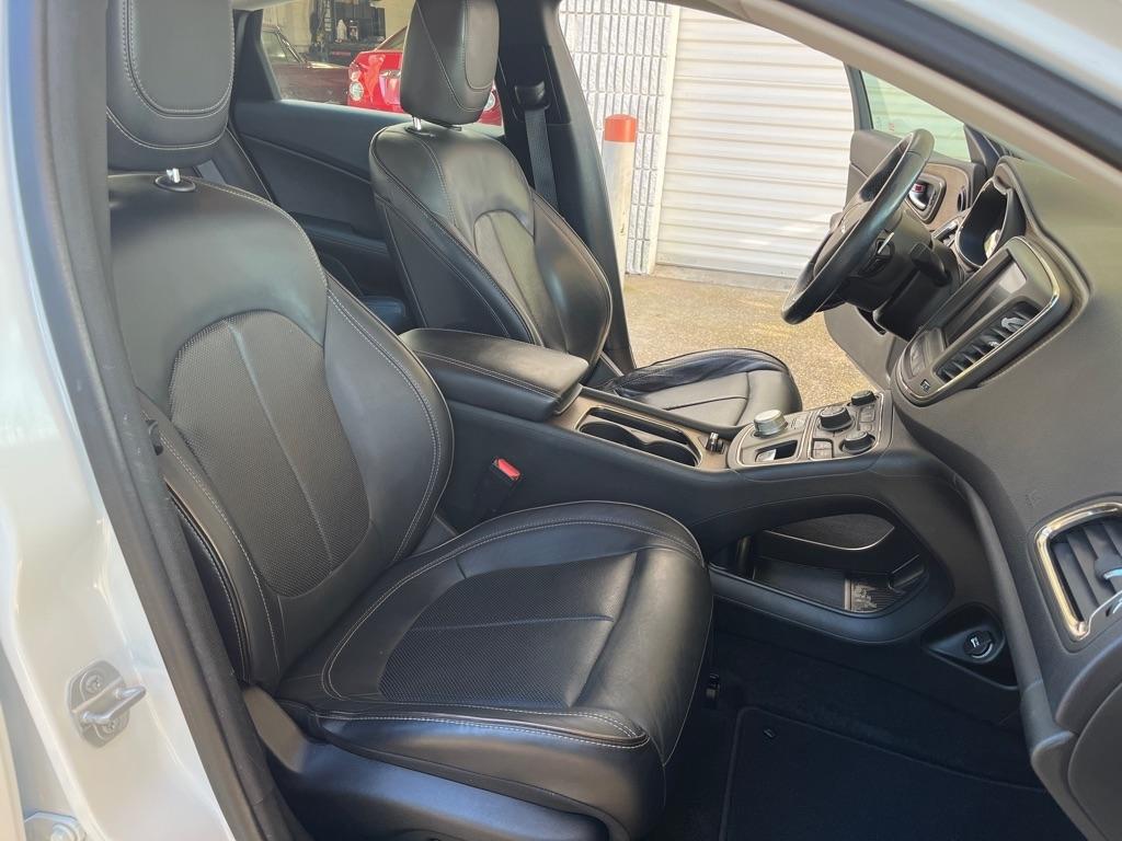 Chrysler 200 4dr Sdn C FWD 2015