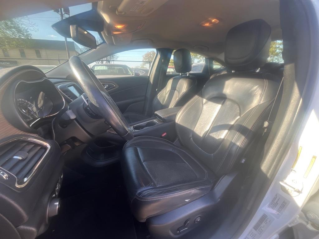 Chrysler 200 4dr Sdn C FWD 2015