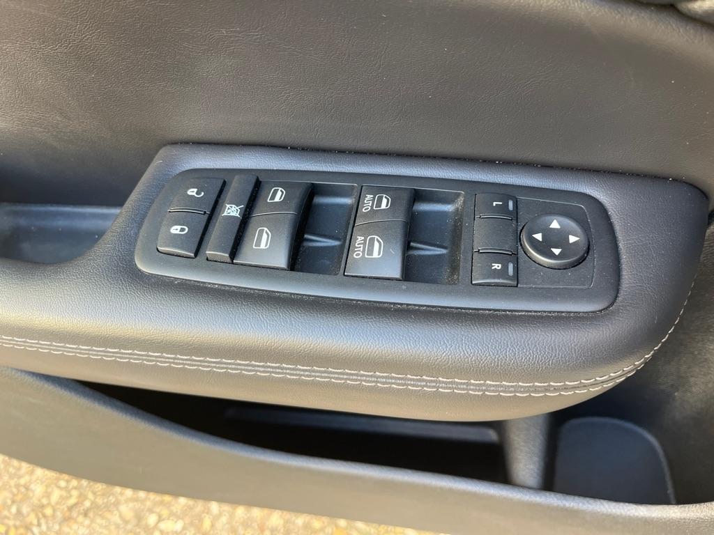 Chrysler 200 4dr Sdn C FWD 2015