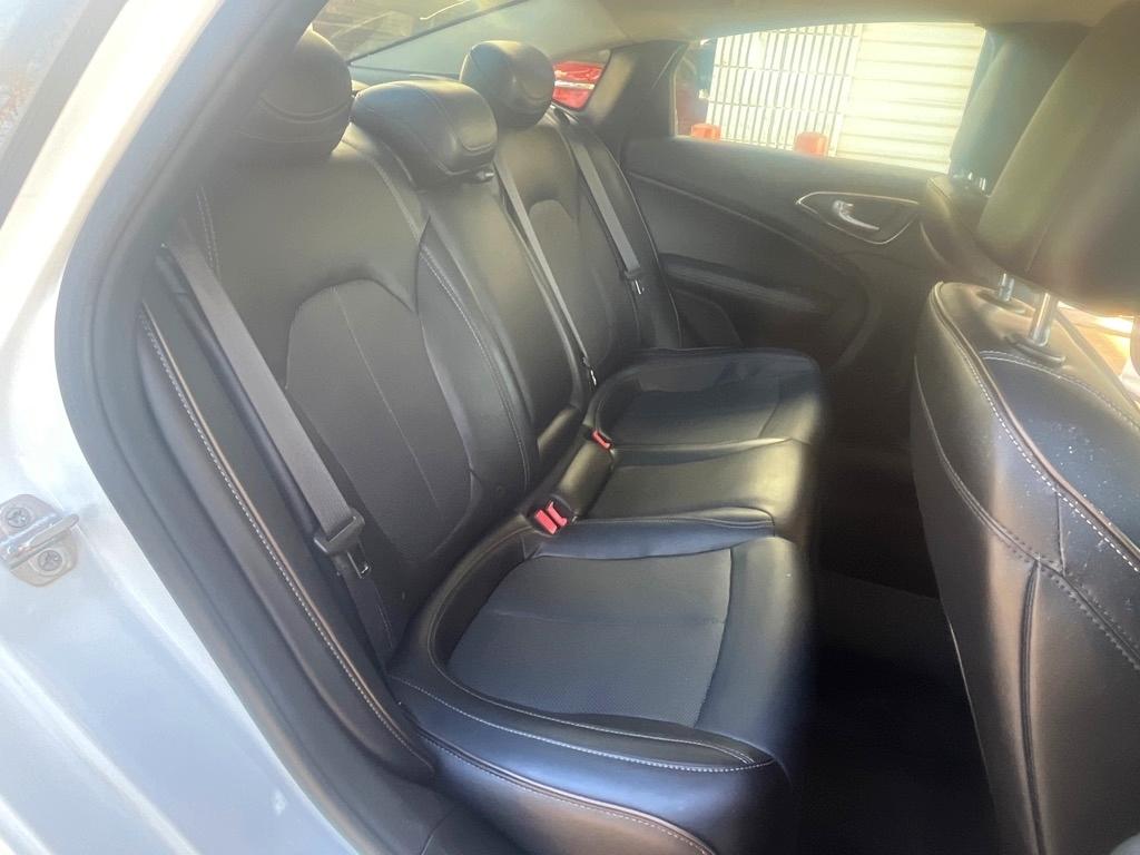 Chrysler 200 4dr Sdn C FWD 2015