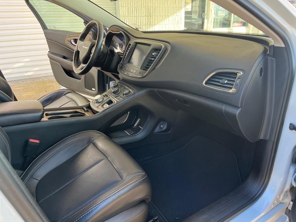 Chrysler 200 4dr Sdn C FWD 2015